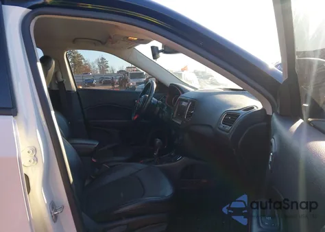 2019 Jeep Compass Trailhawk 4X4 из США, поврежденный, VIN 3C4NJDDB2KT695383